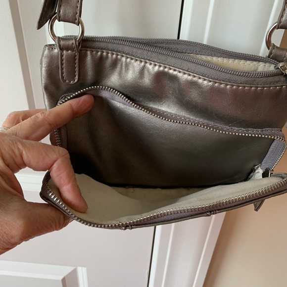 Nine West Small Crossbody bag. - Picture 3 of 5
